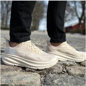 HOKA ONE ONE | Women’s 8.5B Shifting Sand Beige Clifton 9 Running Sneakers